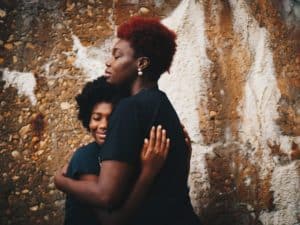 Image of mother hugging daughter to illustrate positive parenting solutions in Houston, Texas 